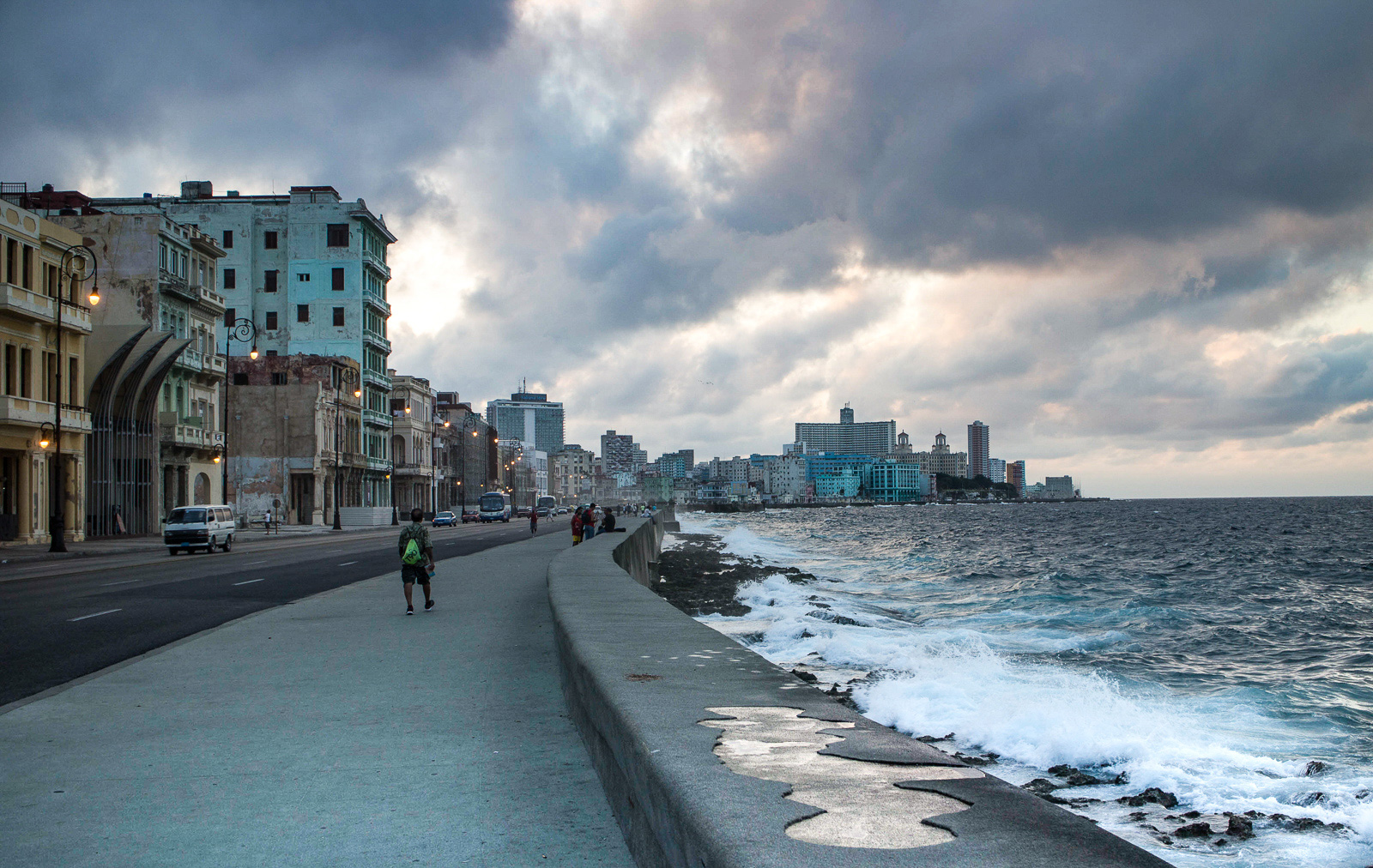 Junge am Malecon